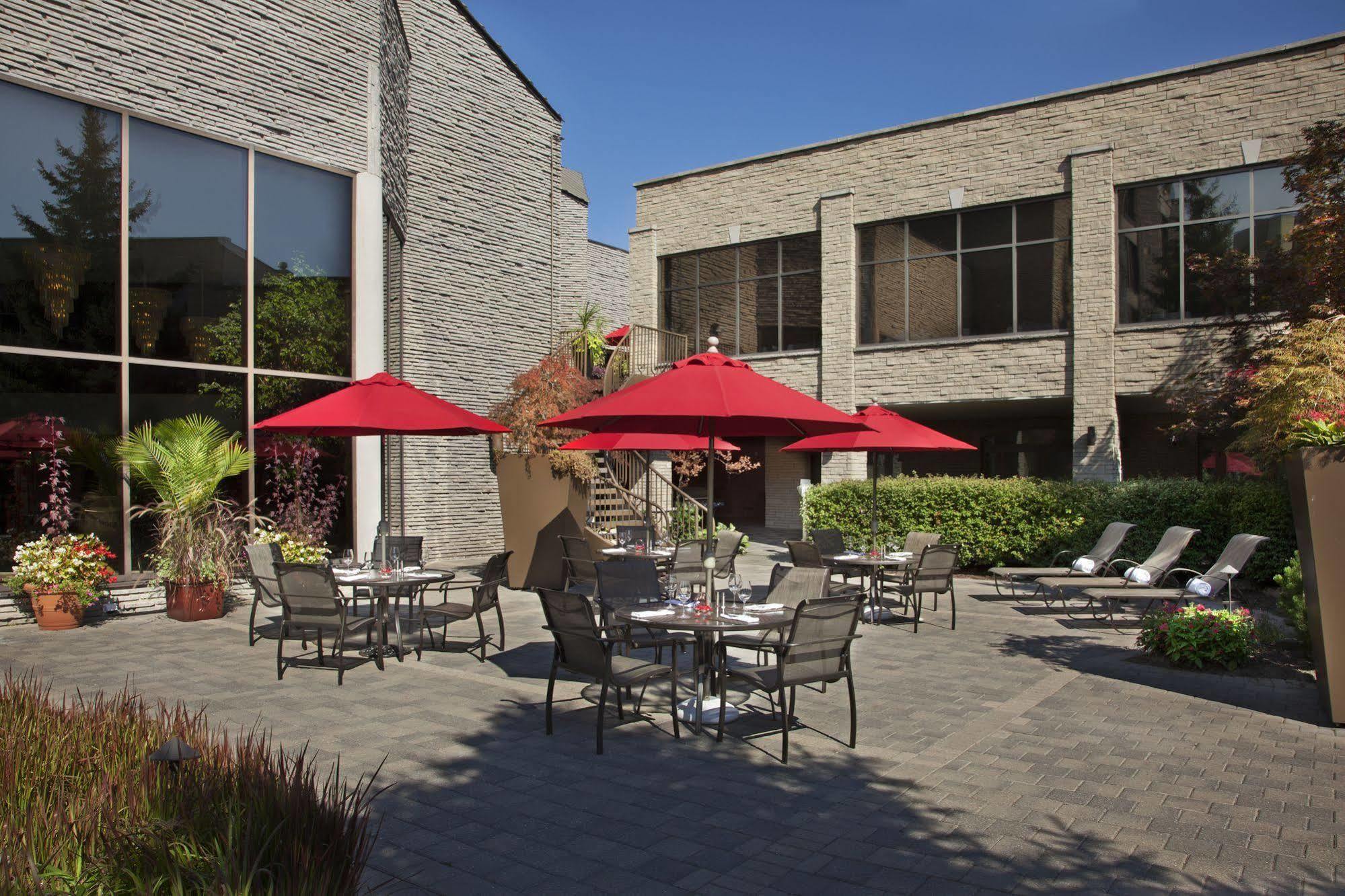 White Oaks Conference & Resort Spa Niagara-on-the-Lake Εξωτερικό φωτογραφία The outdoor patio at the hotel